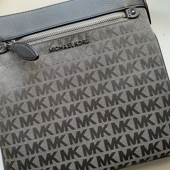 Michael Kors Connie Crossover Bag Grey NEW - Picture 3 of 4